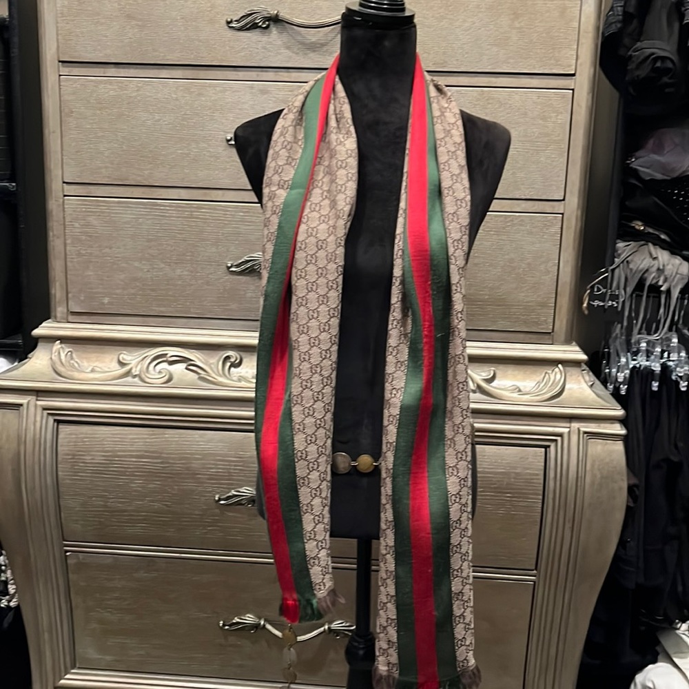 Double G Gucci scarf